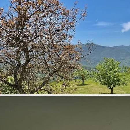 مزرعة للإقامة Agriturismo Il Noce D'oro
